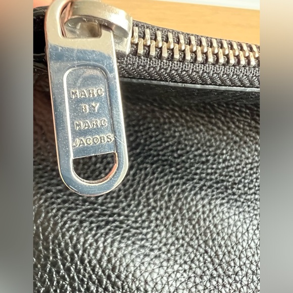 Marc by Marc Jacobs leather document holder. - Picture 5 of 7